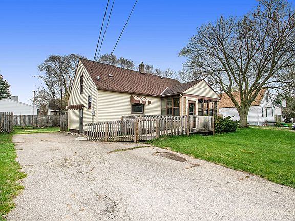 3rd image of 2052 Martindale Ave SW
