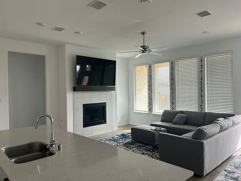 1120 Canuela Way — Photo 6