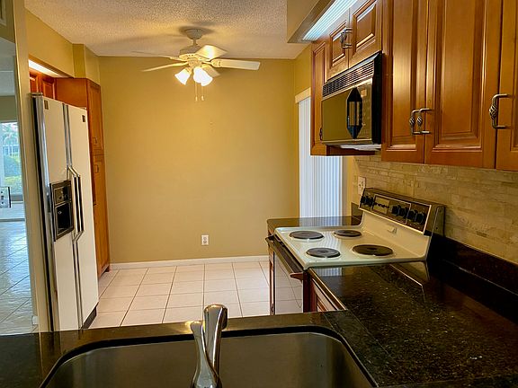 5th image of 14356 Emerald Lake Dr APT 2
