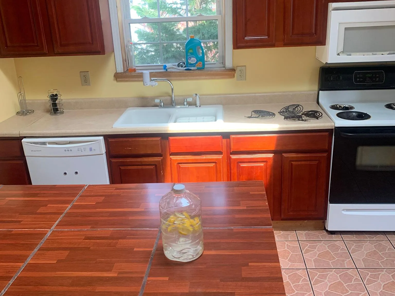 5 bed, 1600 sqft, $3,250 — Photo 1