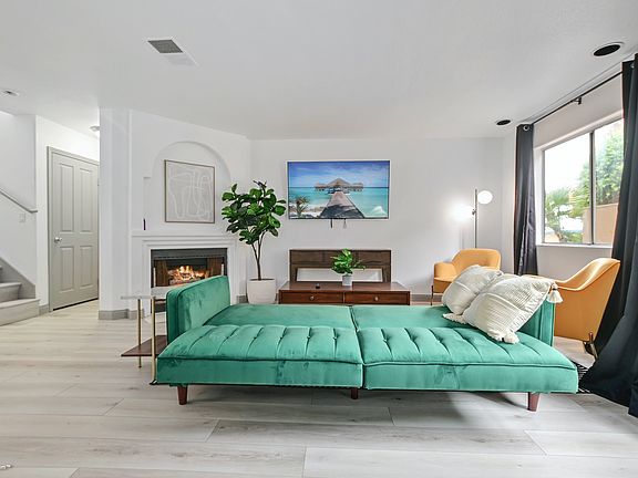 5th image of 826 Emerald St APT 2