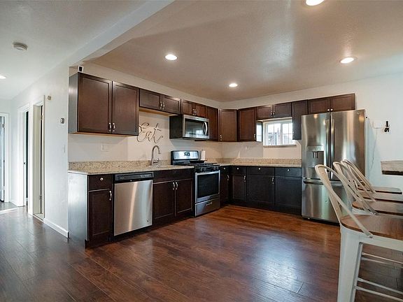 5th image of 16 Tulip Ave