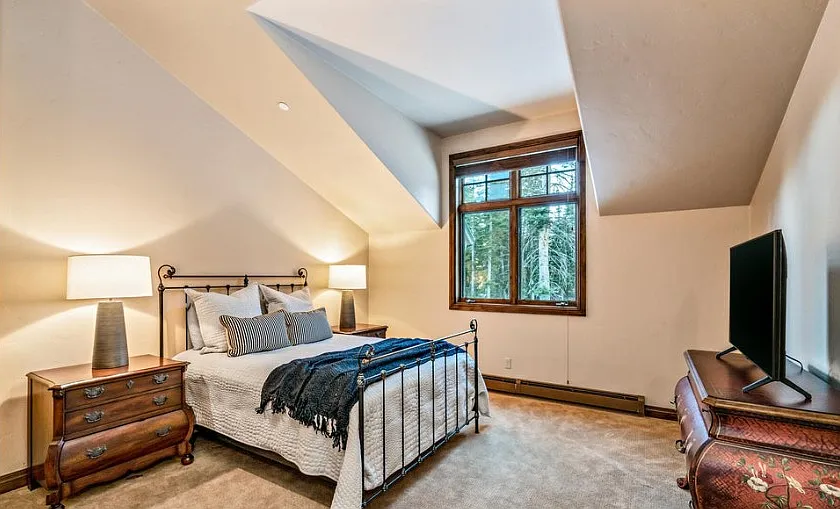 5 bed, 6144 sqft, $17,500 — Photo 3