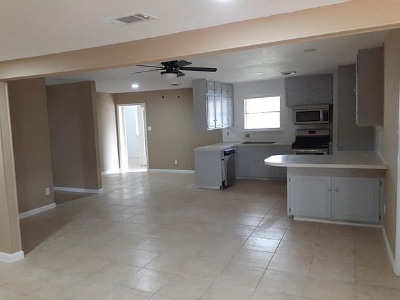 3rd image of 1528 Melody Ln