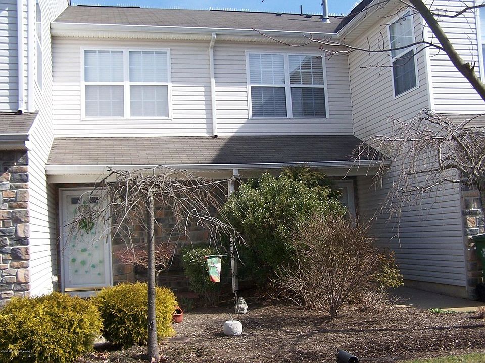 2nd image of 26 Saratoga Ct