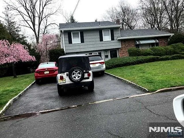 3 bed, 1.5 bath, $4,900 — Photo 1
