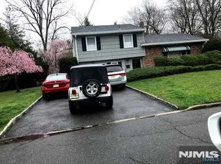30 Pierce Ave, Cresskill, NJ 07626
