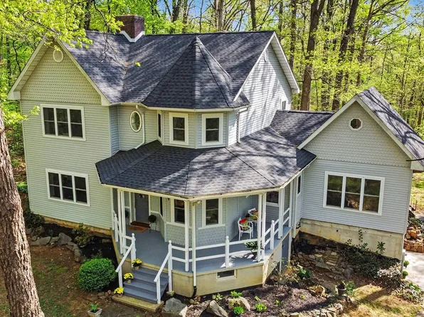 204 Bullfrog Rd, Gettysburg, PA 17325
