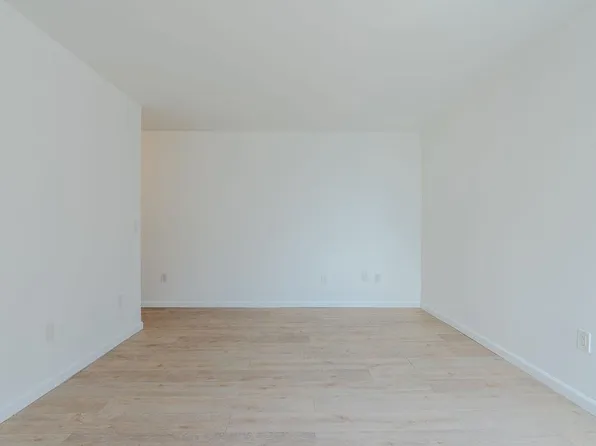 45 River Dr South image 24 of 49