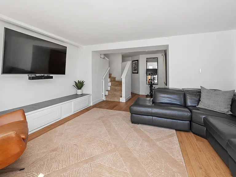 3219 Fenelon St — Photo 29