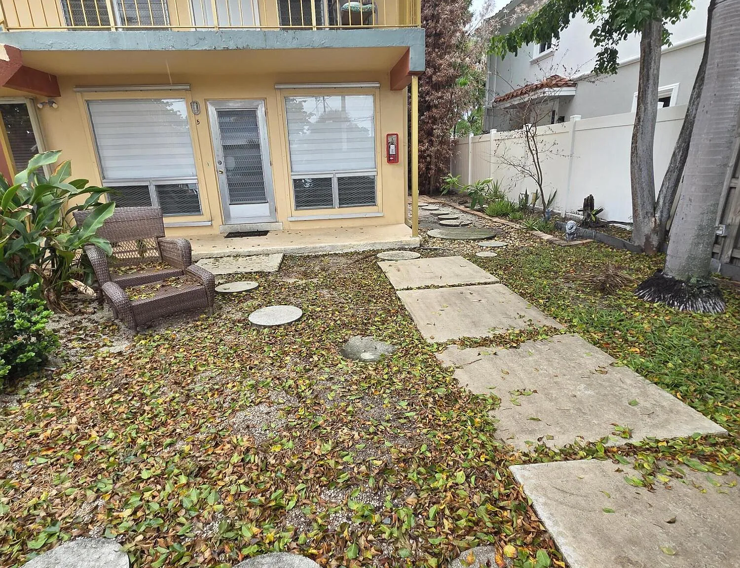 2716 NE 30th Pl — Photo 2