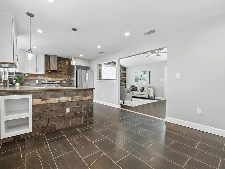 5503 Manor Rd — Photo 13