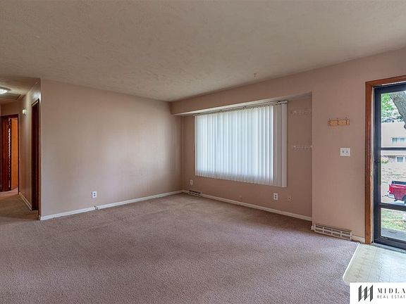 3rd image of 819 N Beadle St