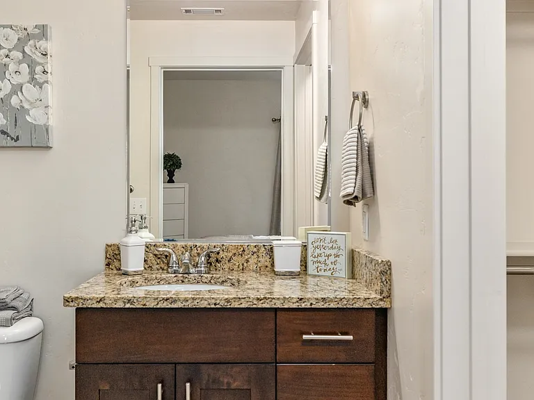 HighPoint on Overland — Photo 37