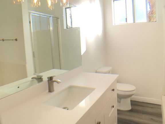 5th image of 1323 N Fuller Ave #3
