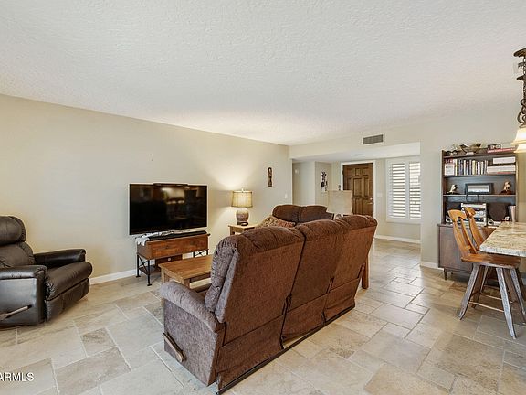 3rd image of 560 S PALO VERDE Way