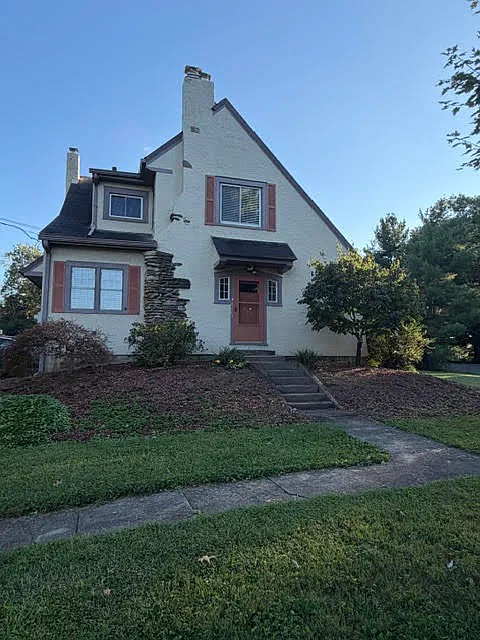 3 bed, 1390 sqft, $1,895 — Photo 1