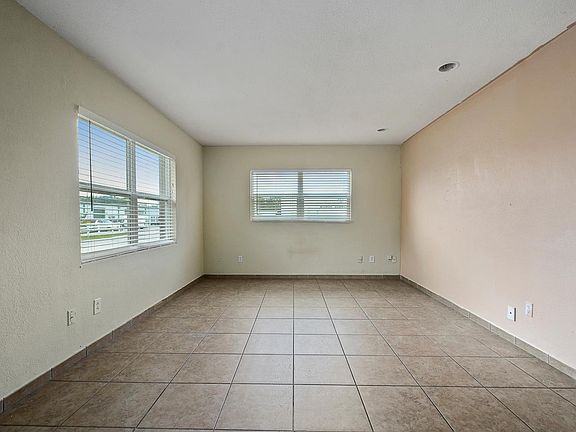 3rd image of 100 Krueger St