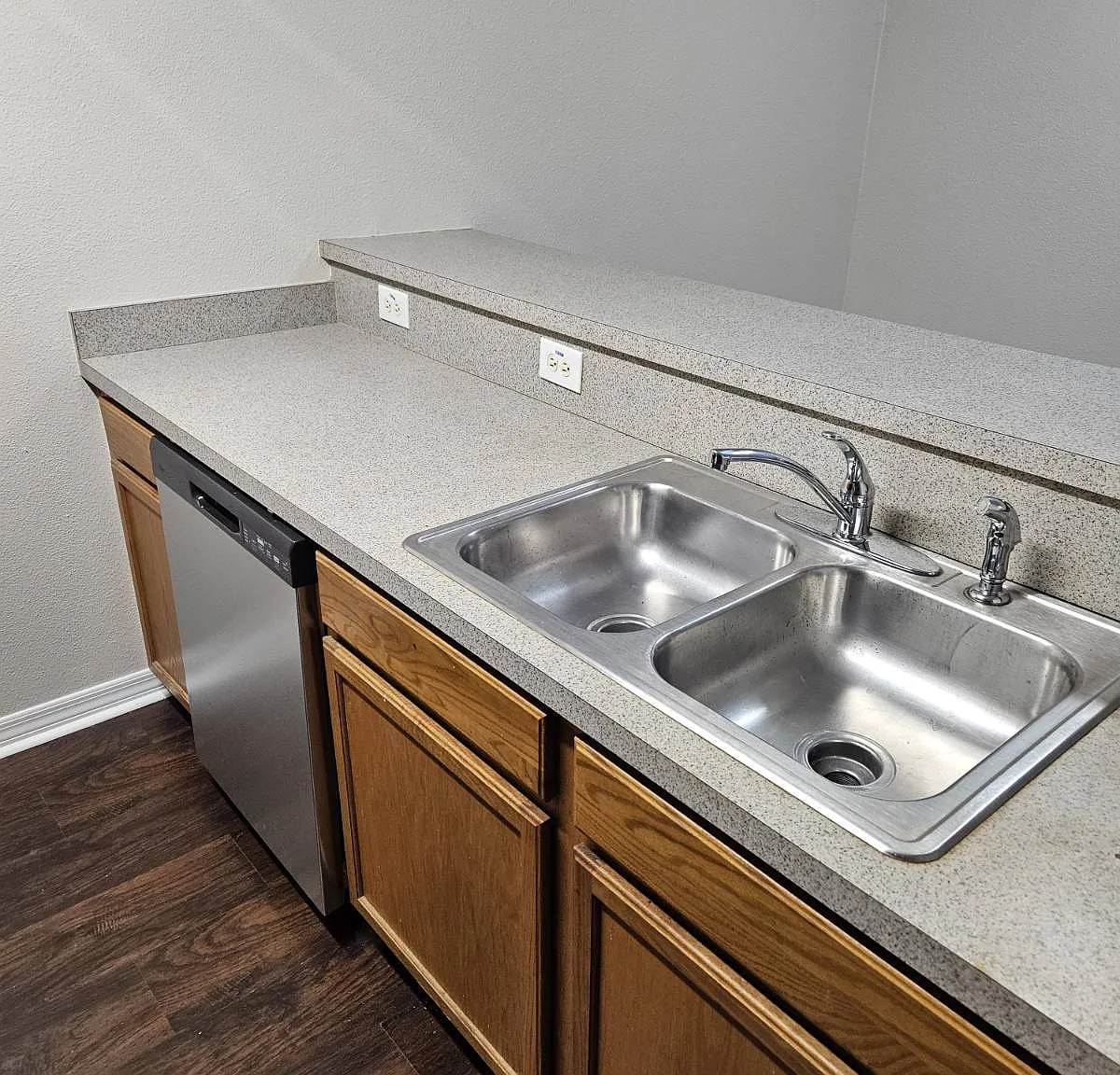 Old Colony Apts/107 Masters Dr — Photo 4
