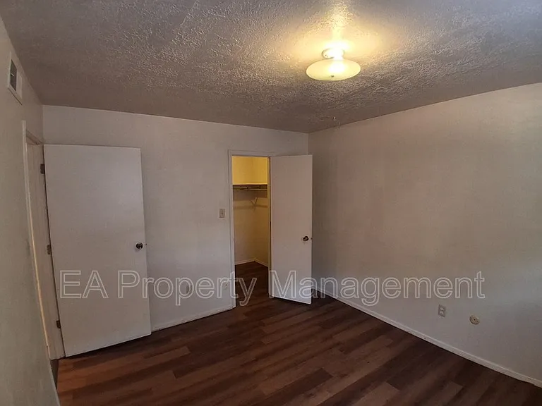 12200 Candelaria Rd NE #A — Photo 10