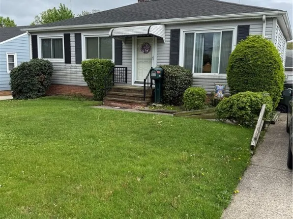 2915 Standish Ave, Parma, OH 44134