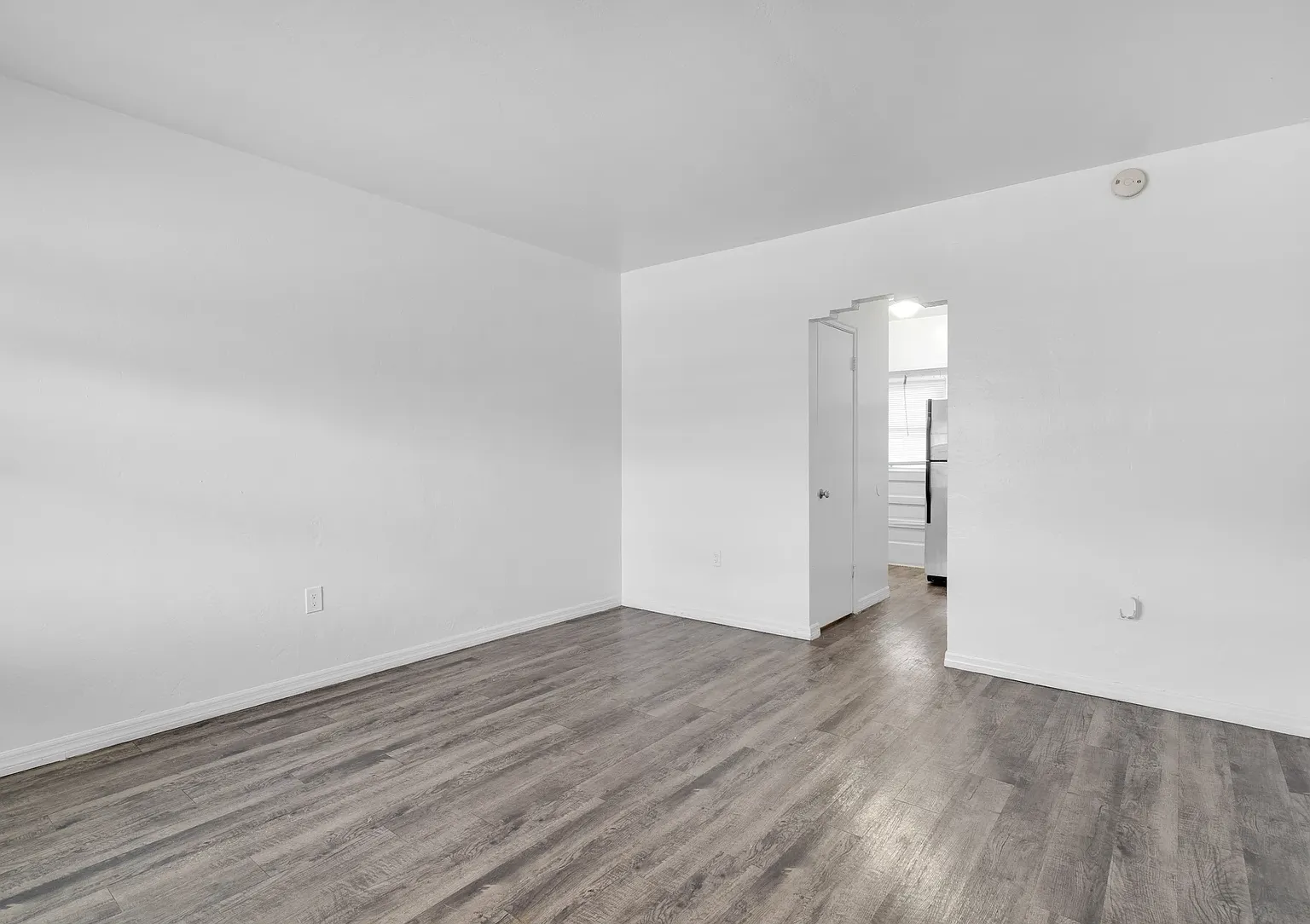 Studio, 500 sqft, $1,300 — Photo 2