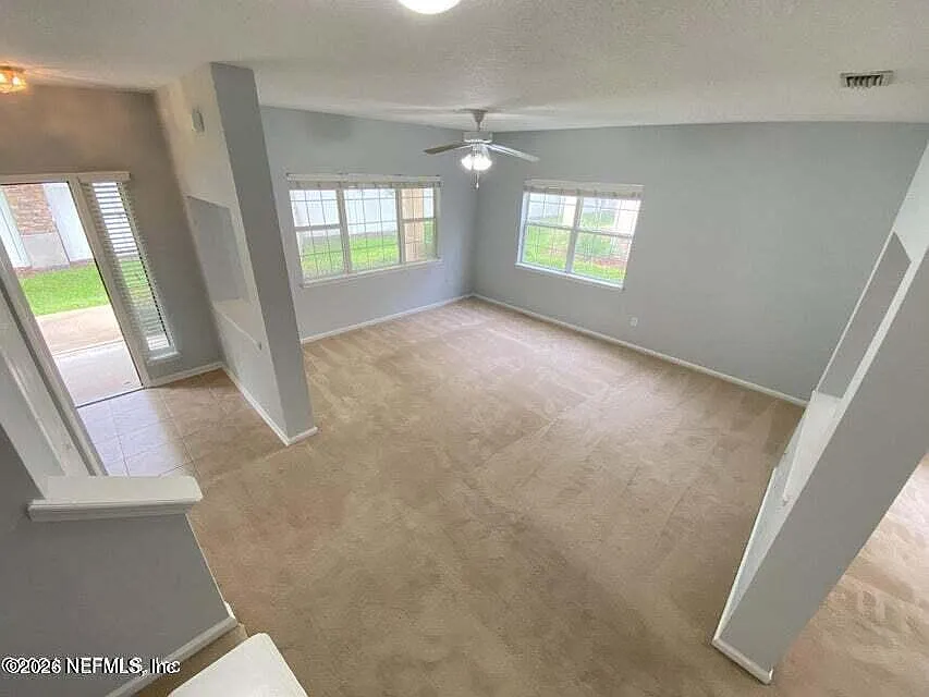 3 bed, 2.5 bath, 1597 sqft, $2,100 — Photo 4