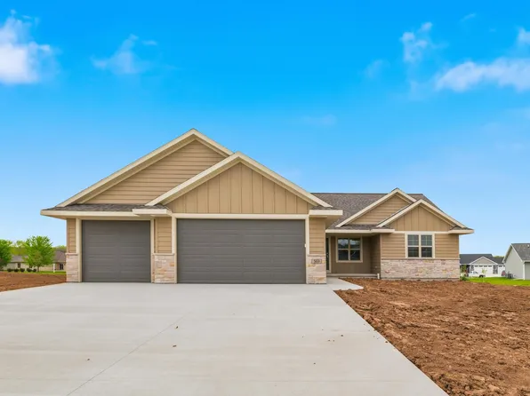 569 Emerald Isle Ct, Wrightstown, WI 54180