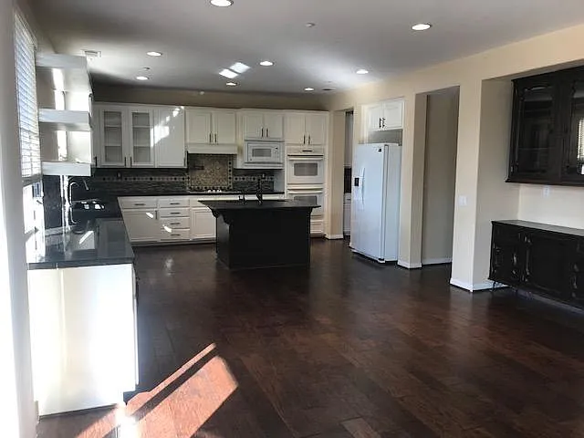 664 Ridgemont Cir — Photo 4
