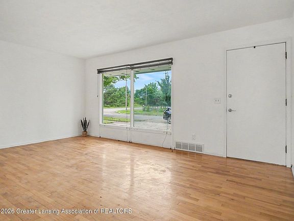 5th image of 2100 Bruce Ave