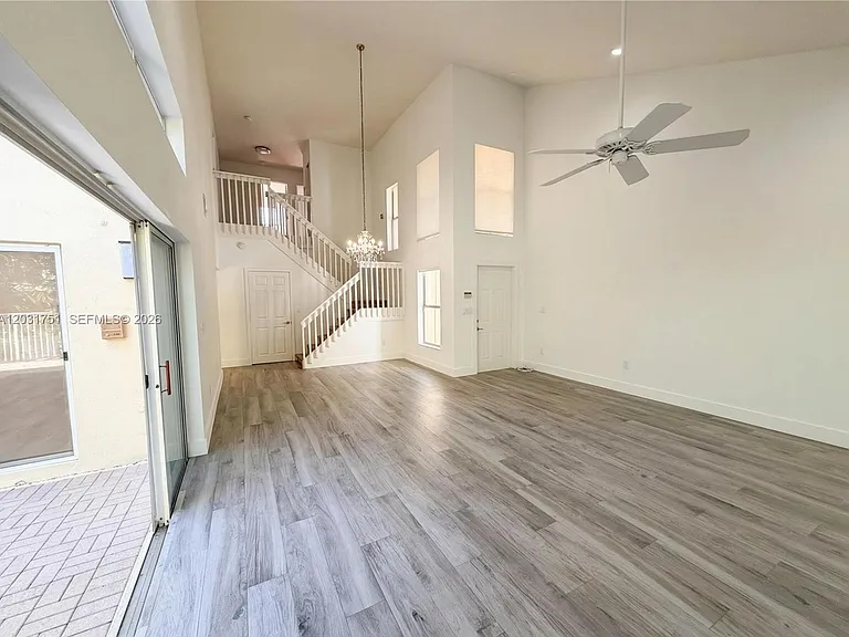 1145 W Lake St — Photo 4