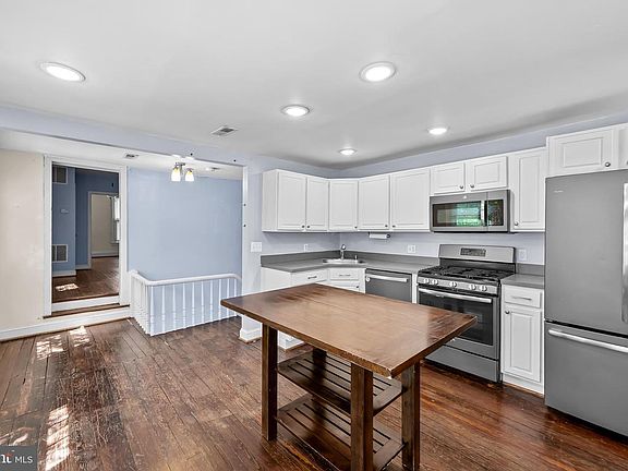 5th image of 21 E West St