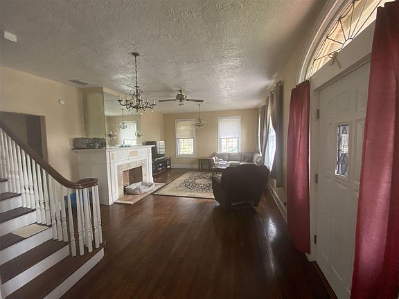 2nd image of 2605 Houston St