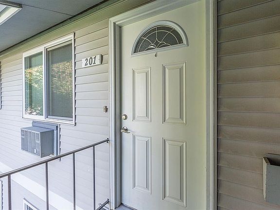 3rd image of 3910 S Regal St