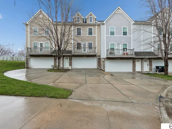 16760 Laurel Plz, Omaha, NE 68116