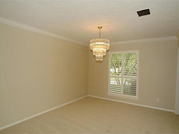 4th image of 3728 Evergreen Dr