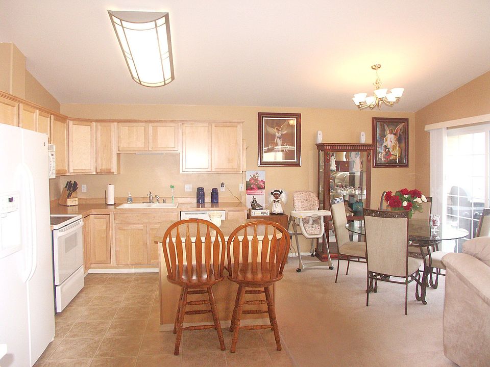 Kitchen/ Dinnig Area