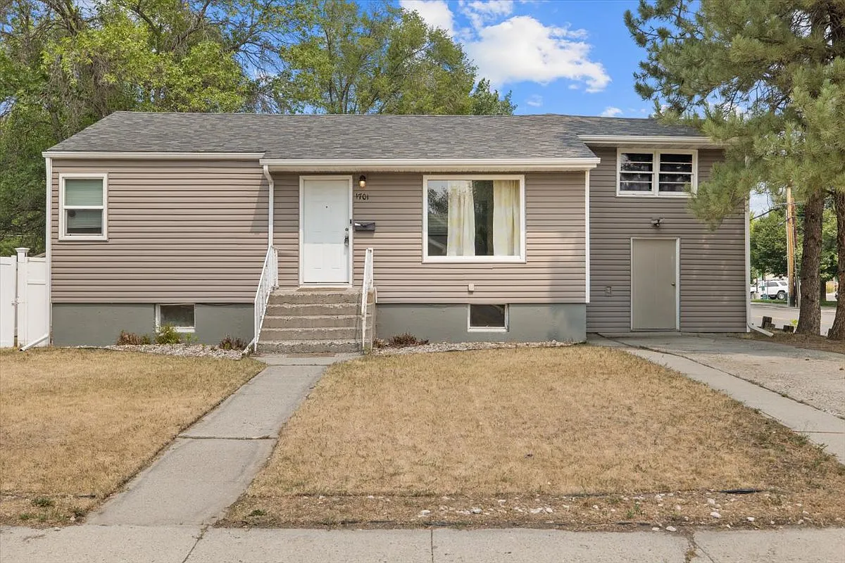 5 bed, 1805 sqft, $2,350 — Photo 2