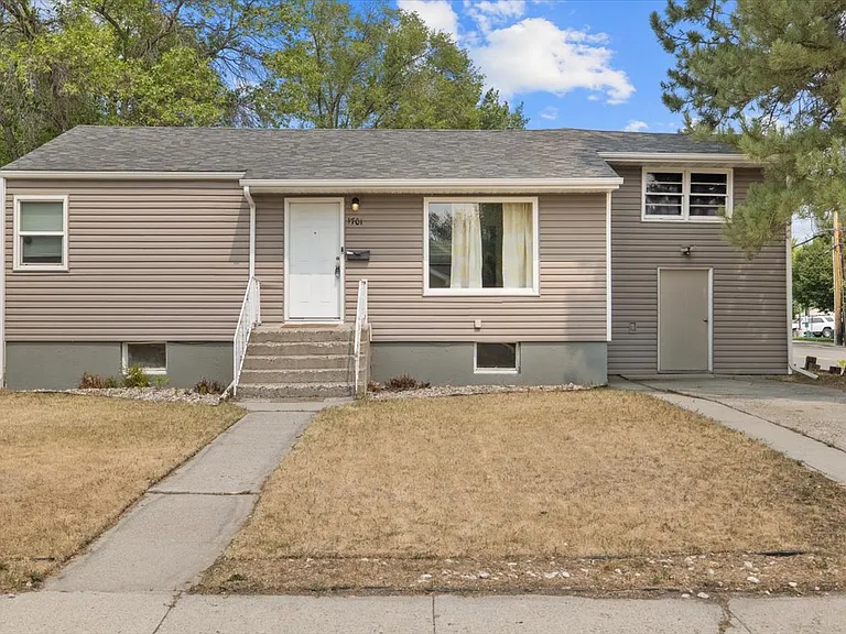 1701 Avenue C — Photo 2