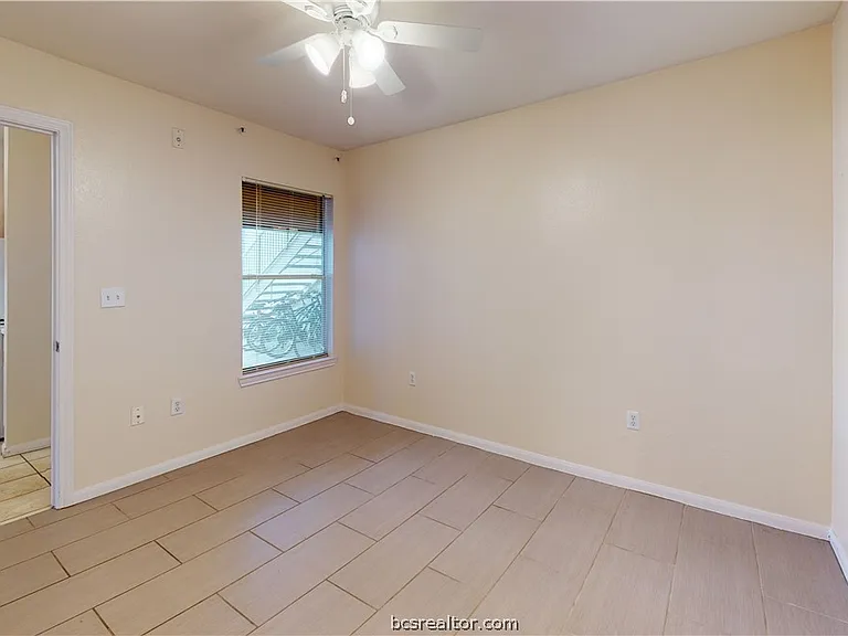 529 Sw Pkwy #102 — Photo 23