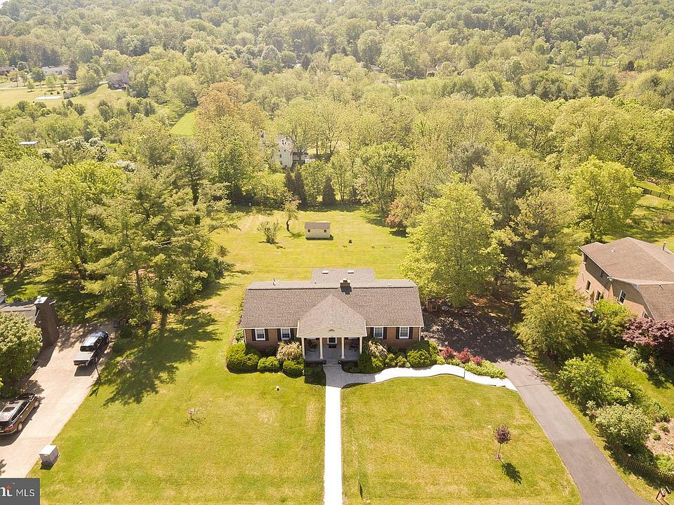 1st image of 107 Sharon Dr