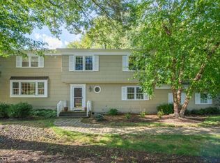 5 Bayberry Ln, Randolph, NJ 07869