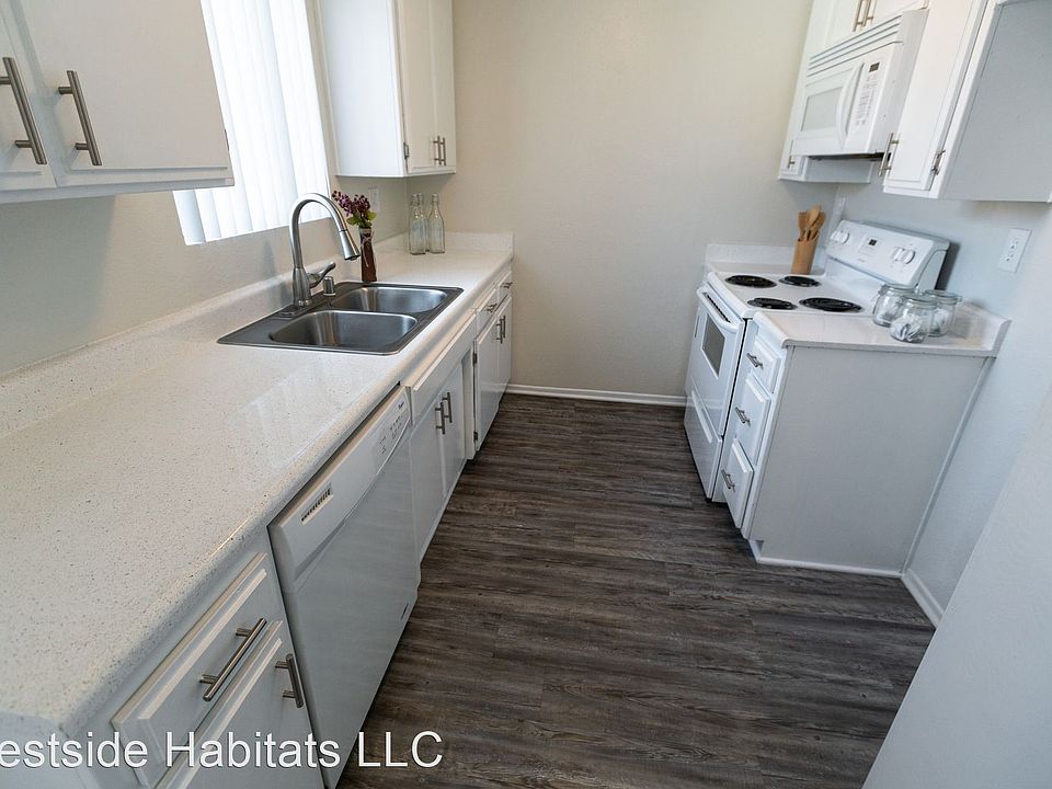 1st image of 6651 Haskell Ave #203