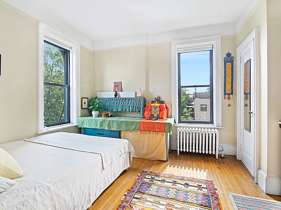 5th image of 307 6th Ave APT 4R