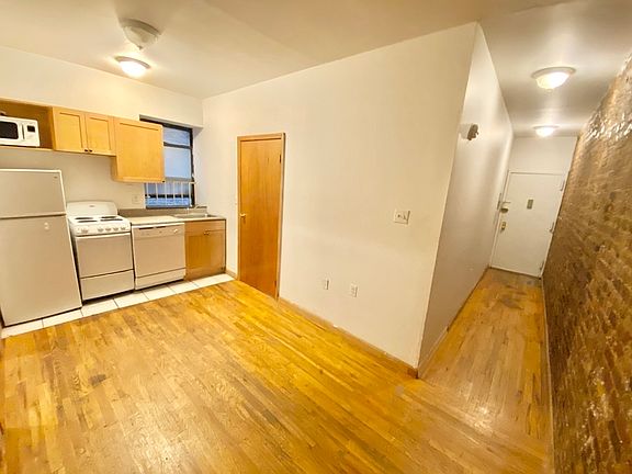 5th image of 202 E 7th St #A2