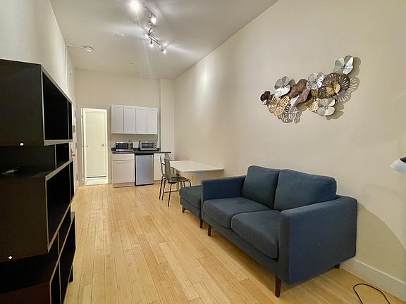 5th image of 201 W 95th St APT 301