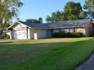 16719 Hibiscus Ln, Friendswood, TX 77546