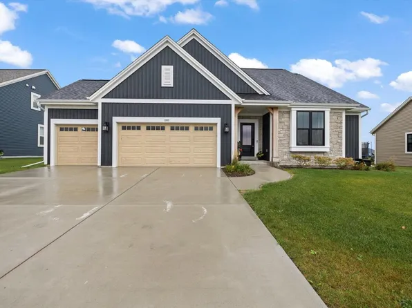 1527 Whalen DRIVE, Oconomowoc, WI 53066