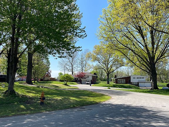 4th image of 2619 S Berry Ave