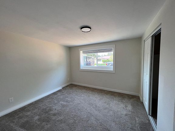 5th image of 810 E Spokane Ave